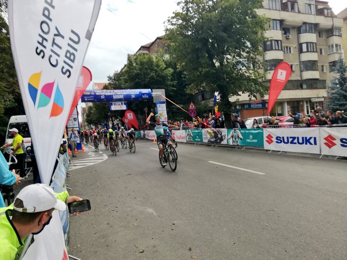 Pascal Ackermann ganando la segunda etapa Sibiu Cycling tour 2020